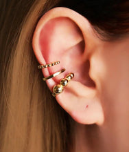 Load image into Gallery viewer, Dot ear cuff