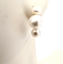 Load image into Gallery viewer, Triple Pearl Earring