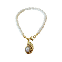 Load image into Gallery viewer, Shell Pearl Bracelet