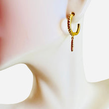 Load image into Gallery viewer, Cz Bar Huggie