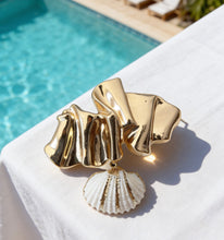 Load image into Gallery viewer, Shell Brooch