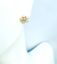 Load image into Gallery viewer, Pearl Flower studs EA22013