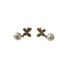 Load image into Gallery viewer, Pearl Butterfly Studs EA22065